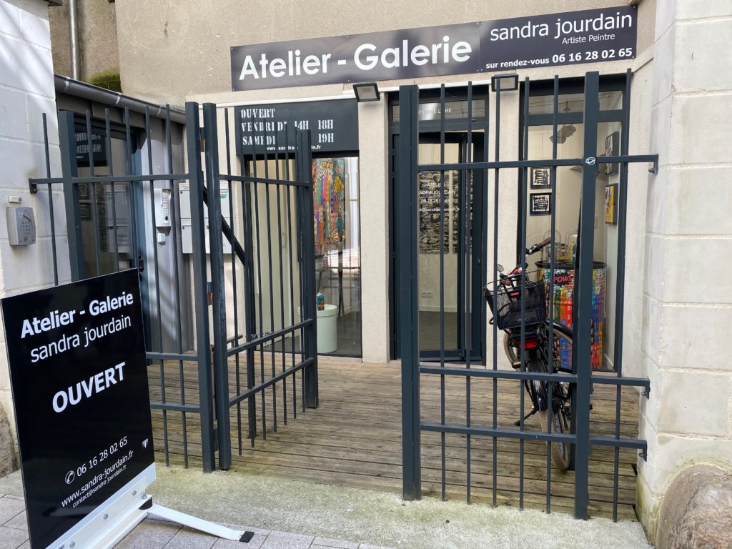 A photo of the front facade of the gallery of Sandra Jordain.