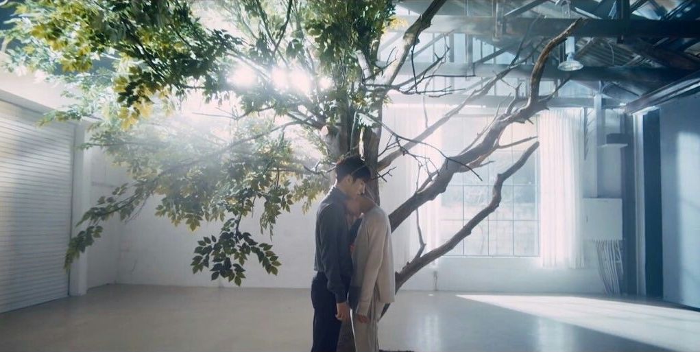 A photo still from the dance video by Ten and Winwin for Rainbow V.