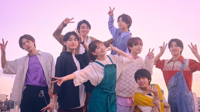 A promotional photo of the cast of I Will Be Your Bloom. It shows the eight lead actors posing together for the camera.